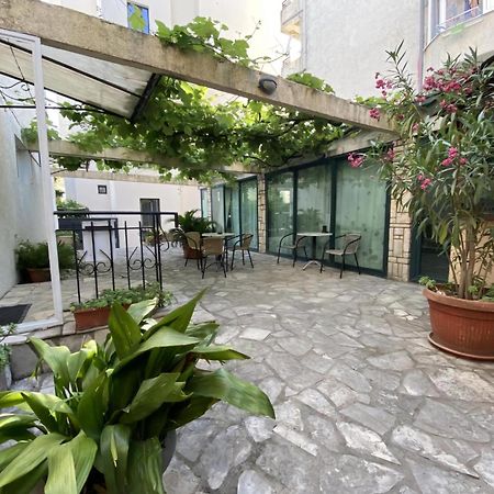Guesthouse Tri Palme Becici  Bagian luar foto
