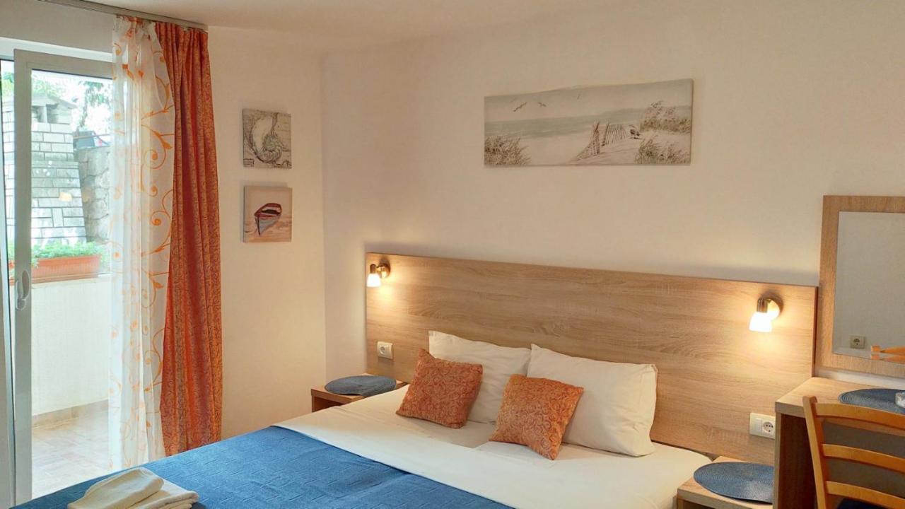 Guesthouse Tri Palme Becici  Bagian luar foto