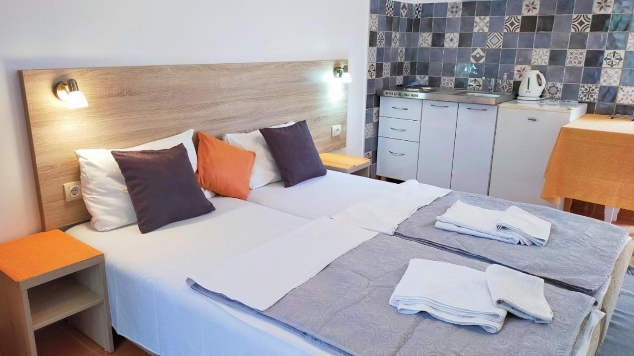 Guesthouse Tri Palme Becici  Bagian luar foto