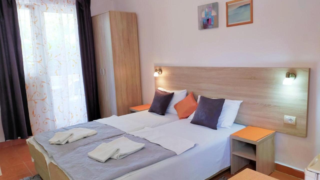 Guesthouse Tri Palme Becici  Bagian luar foto