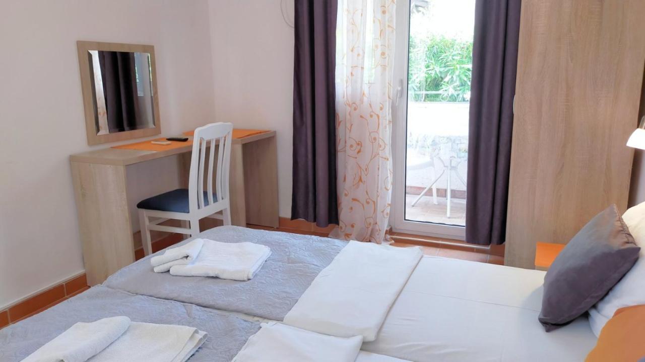 Guesthouse Tri Palme Becici  Bagian luar foto