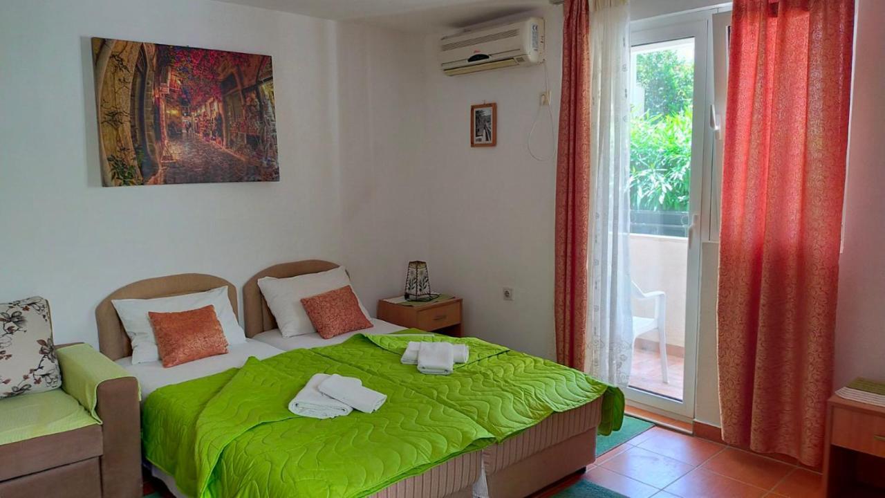 Guesthouse Tri Palme Becici  Bagian luar foto