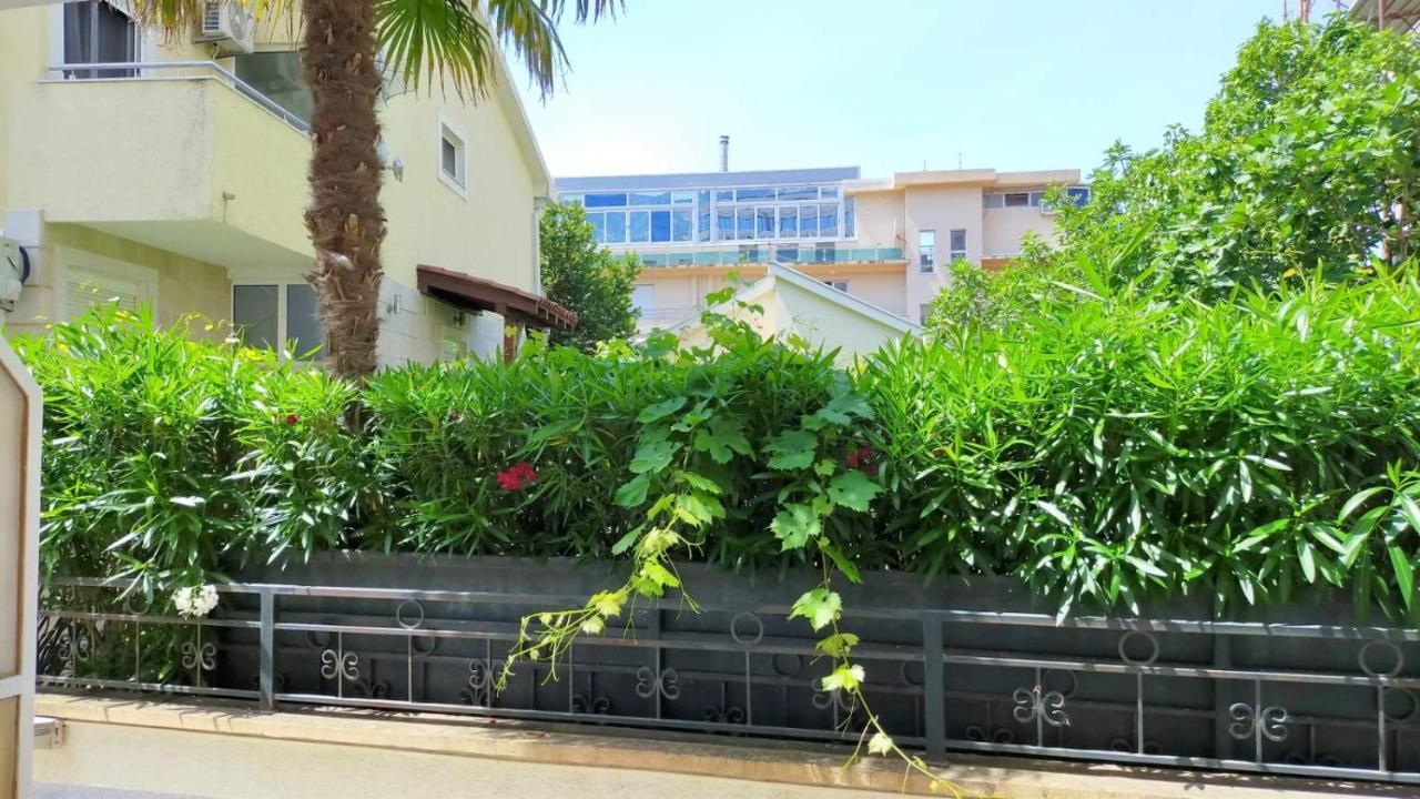 Guesthouse Tri Palme Becici  Bagian luar foto