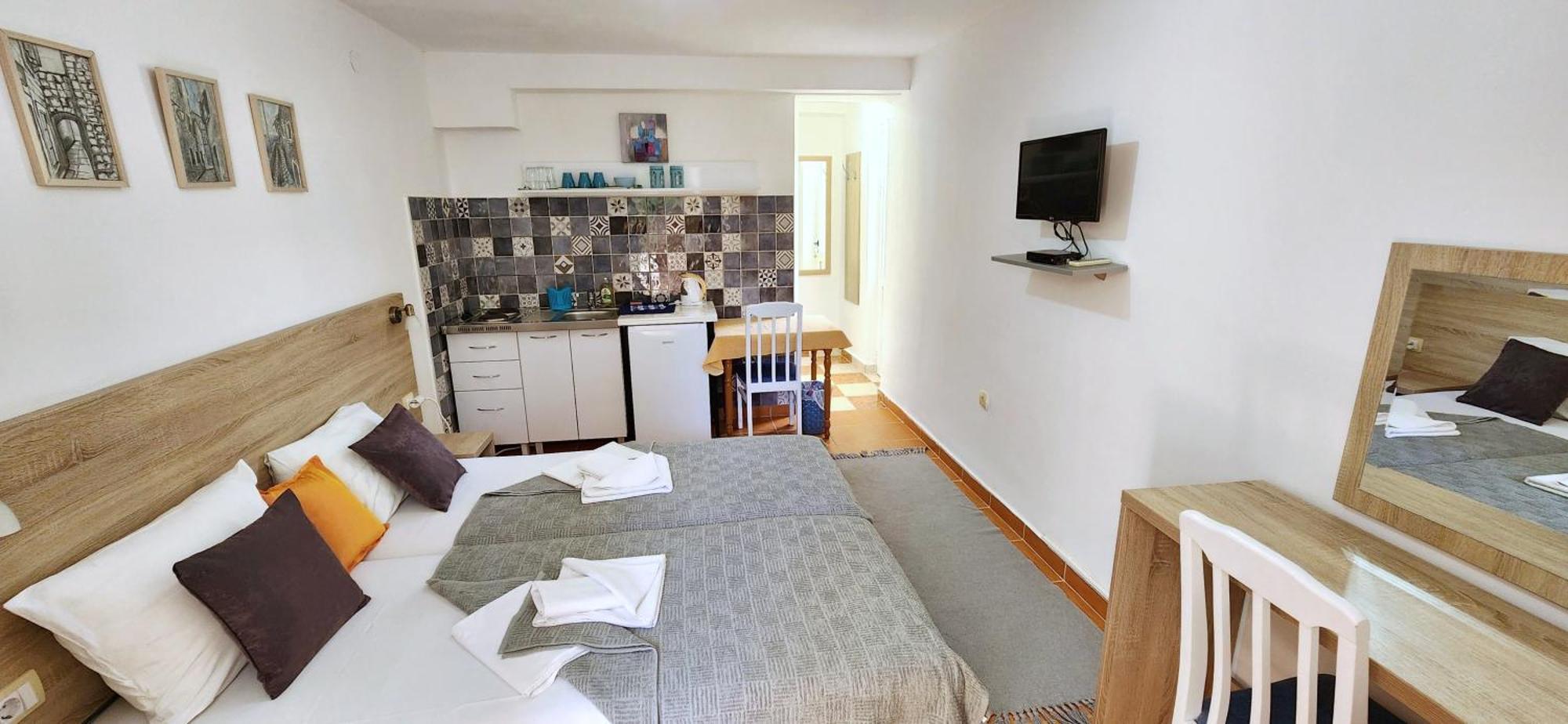 Guesthouse Tri Palme Becici  Bagian luar foto