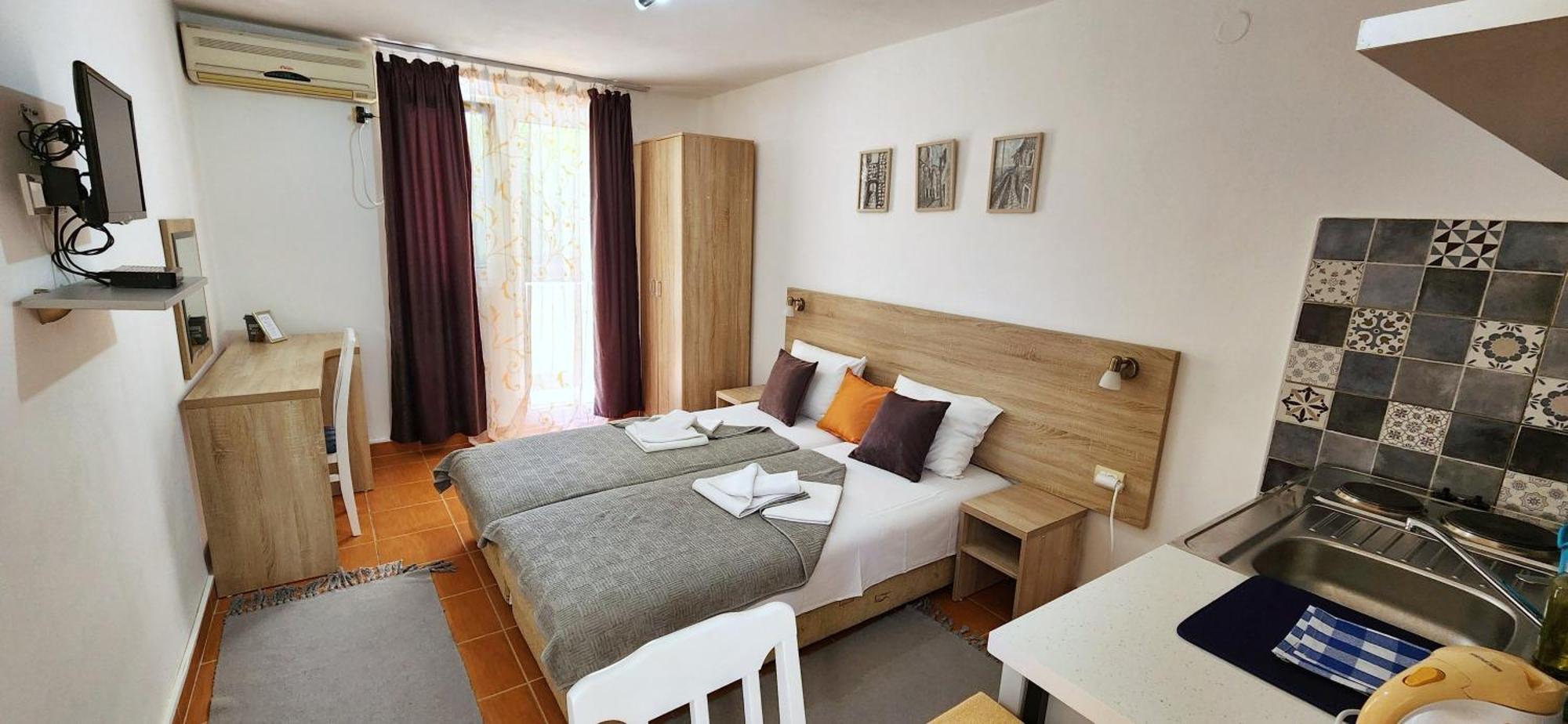 Guesthouse Tri Palme Becici  Bagian luar foto