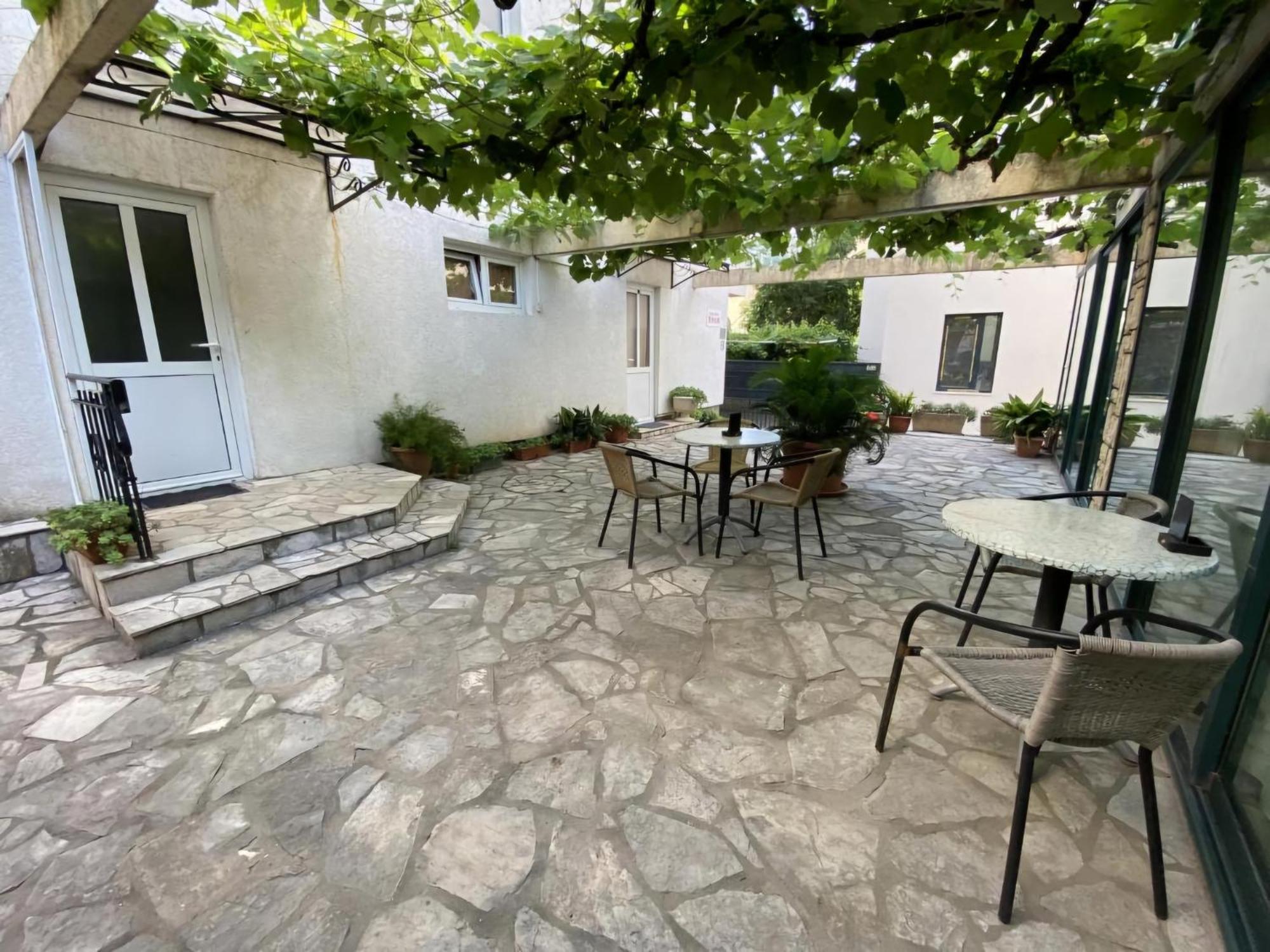Guesthouse Tri Palme Becici  Bagian luar foto