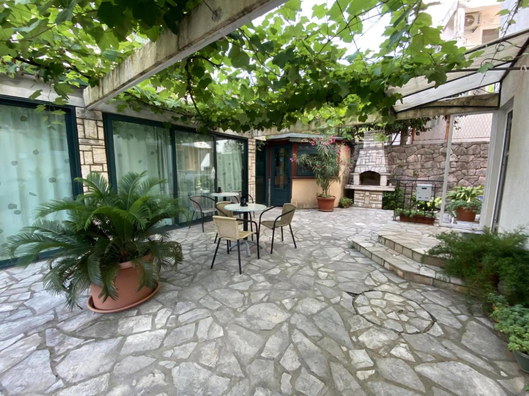 Guesthouse Tri Palme Becici  Bagian luar foto